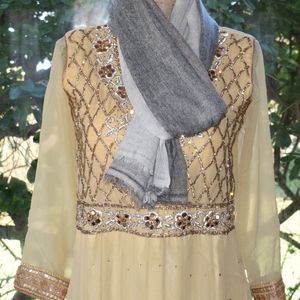 Wool neck wraps and scarves
